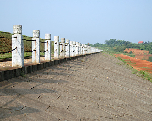 胭包山水庫(kù)大堤